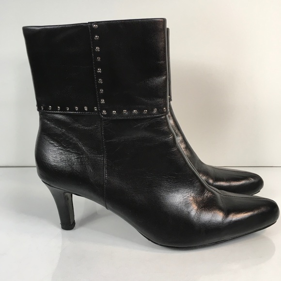 Tahari “Primer” Ankle Boots Black Leather Size 8 - Picture 2 of 7